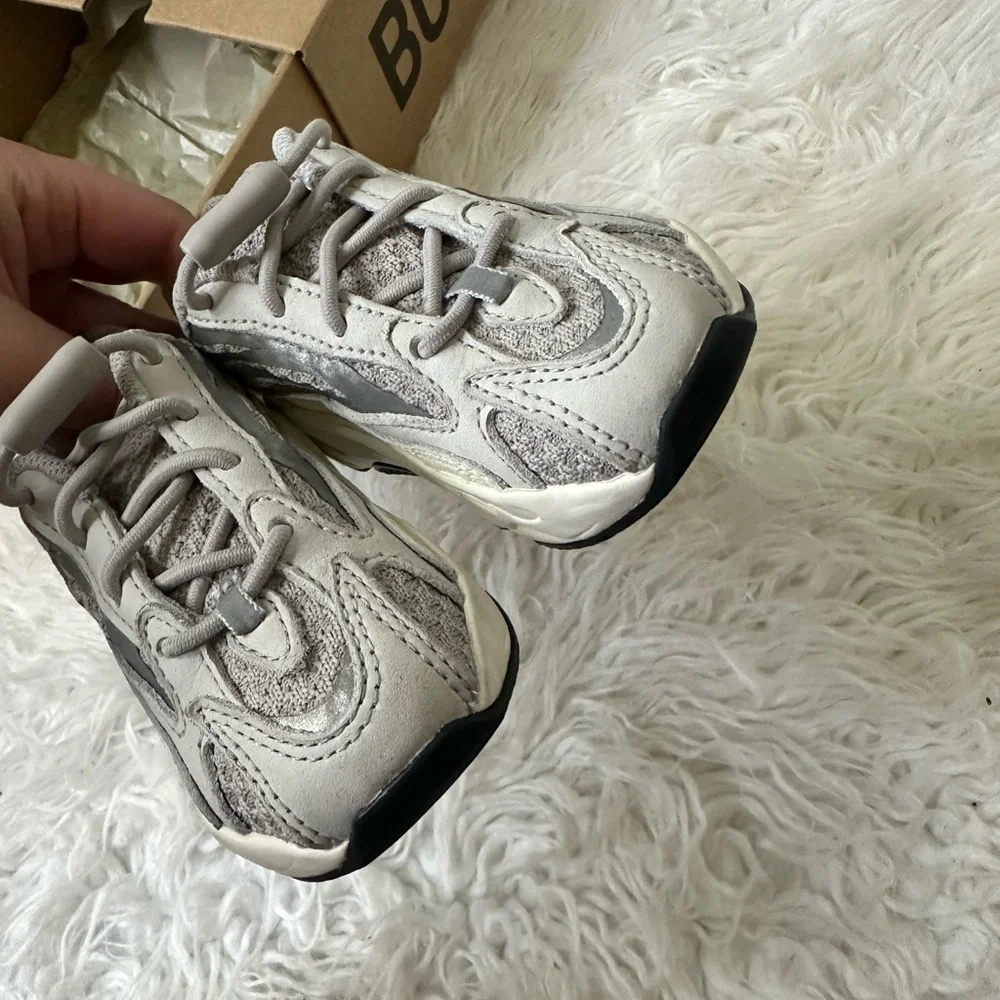 Yeezy boost 700